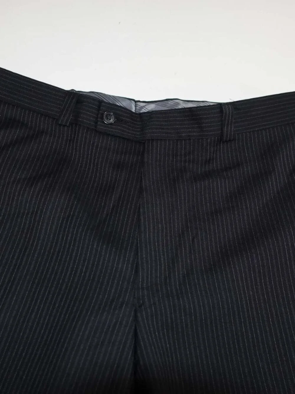 Calvin Klein Men's 3 Button Suit Size 38 Regular 32 x 30 Black 100% Wool Striped